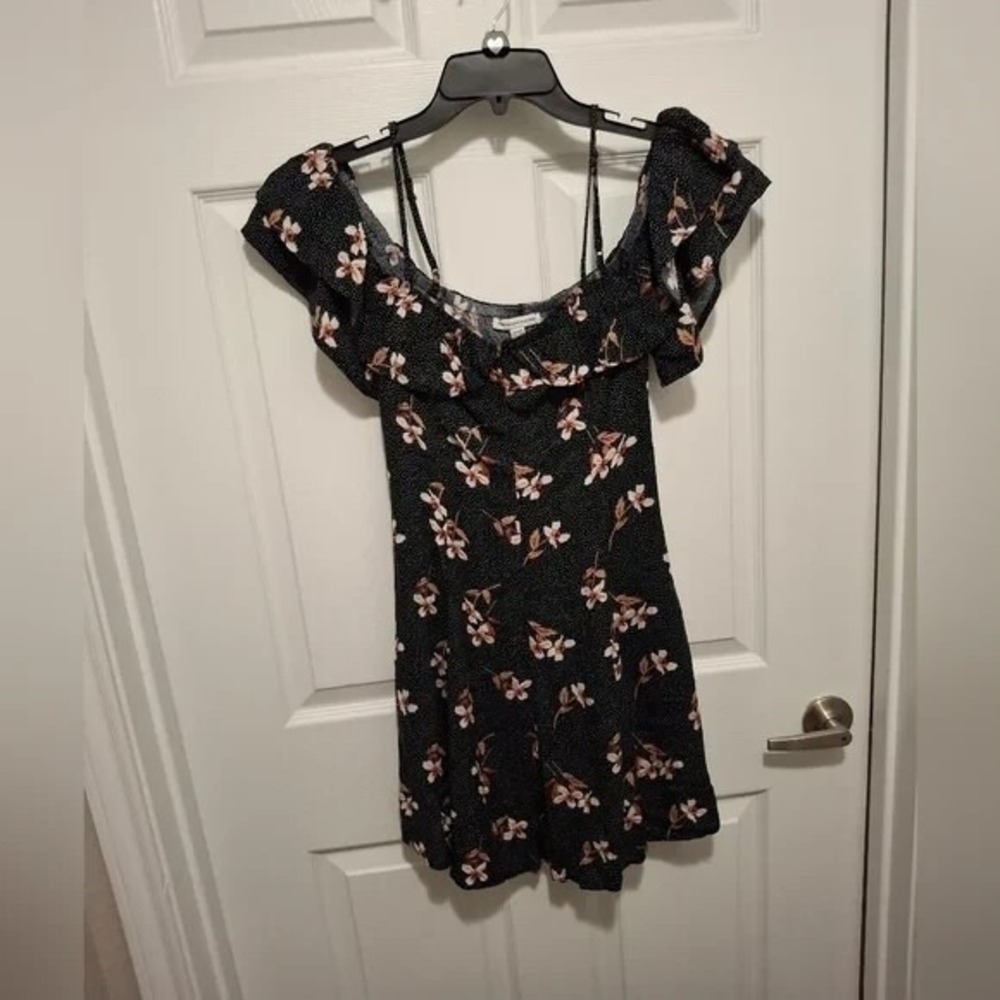 American Eagle Outfitters Small Black Floral‎ Cold Shoulder Ruffled Mini Dress